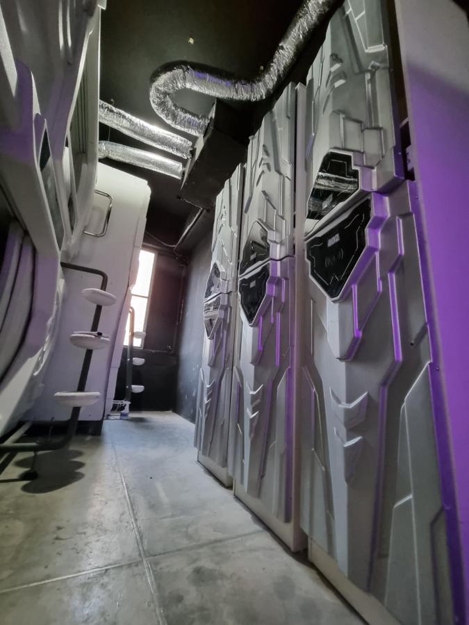 Met A Space Pod @Phrom Phong Bangkok Buitenkant foto