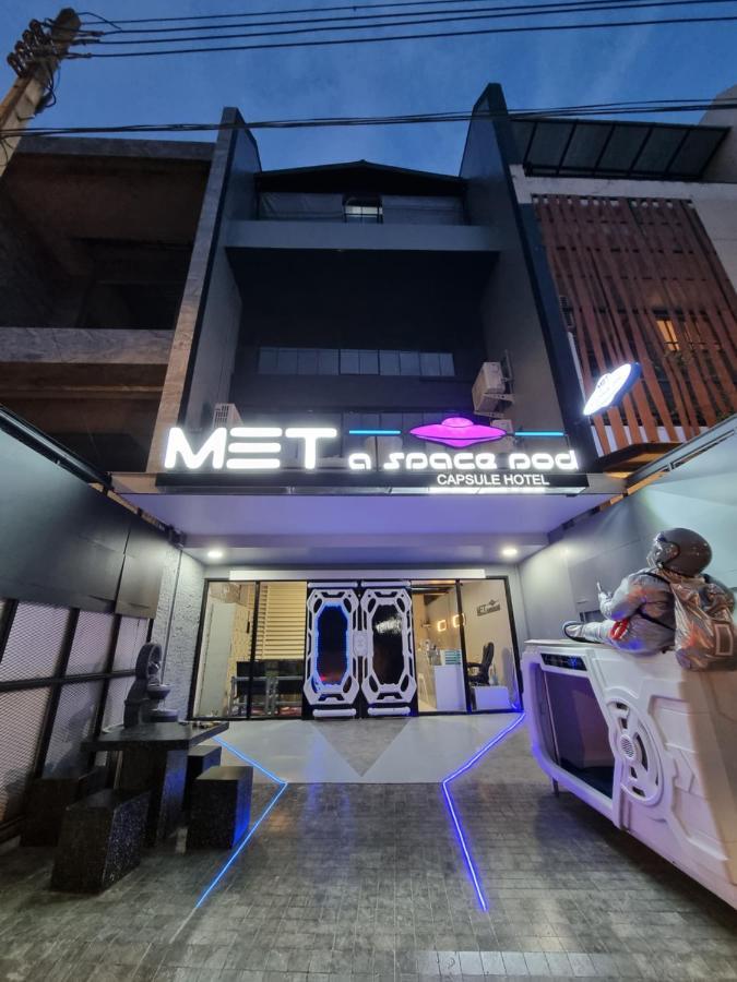 Met A Space Pod @Phrom Phong Bangkok Buitenkant foto